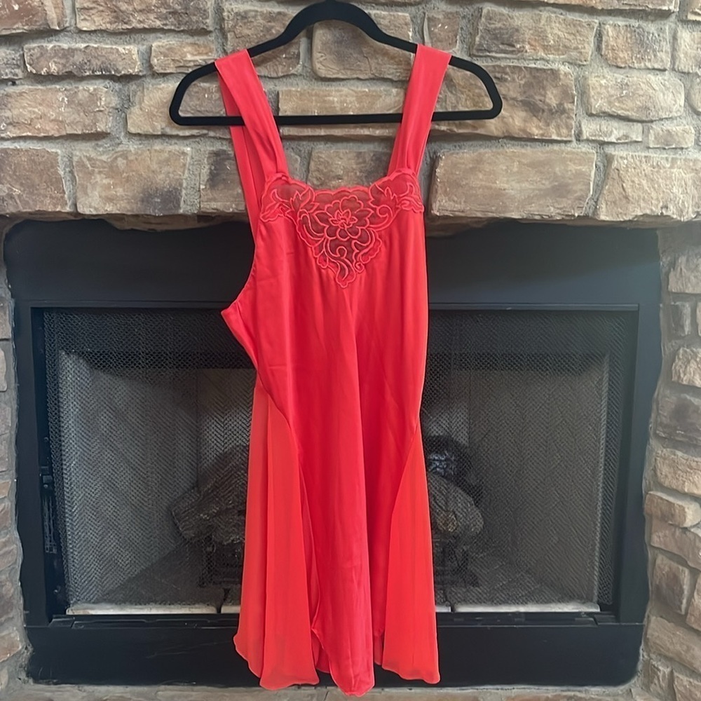 NWOT 2 piece Indulgence red nightgown with matching robe. Size medium.